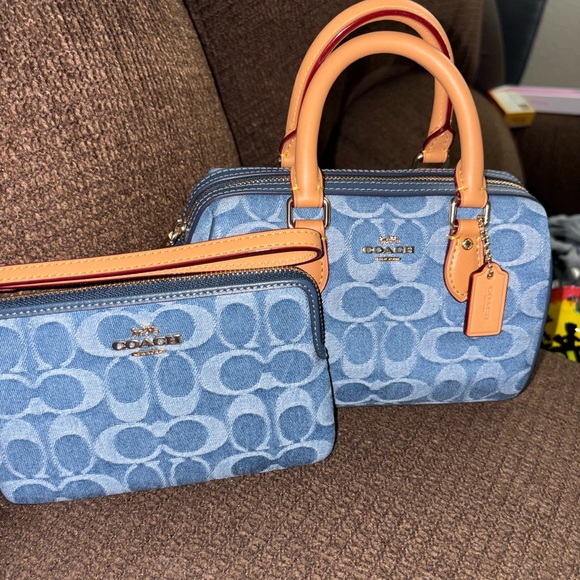 Coach mini denim Rowan with denim wristlet - Picture 2 of 9